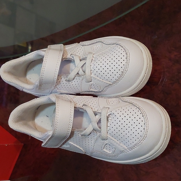 Nike sneakers - Picture 2 of 3